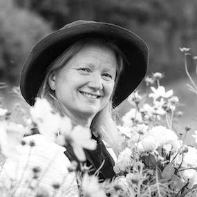 Ambers Rose Artist Debbie - Artsy Flower